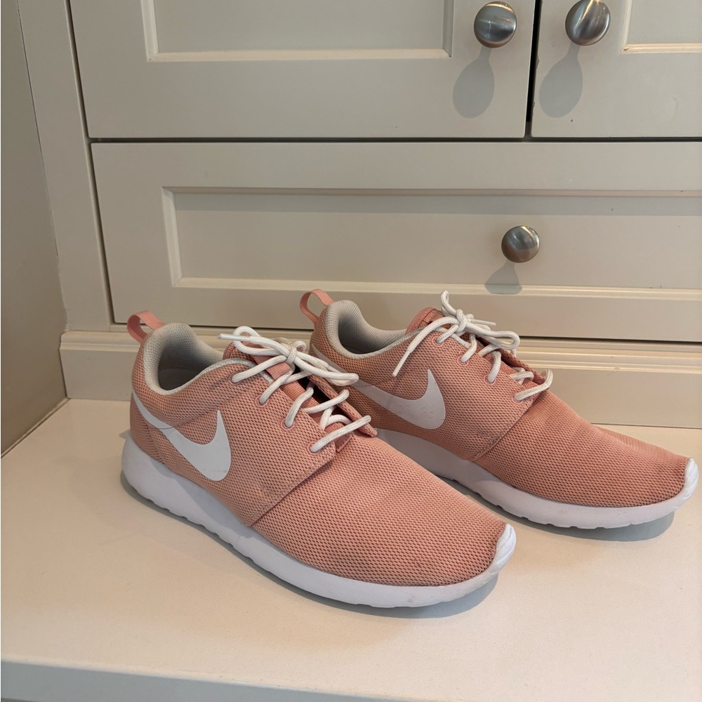 Nike Women's Pink Sneakers